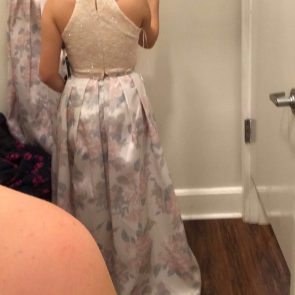 Pretty Dress! - Picture 2 of 2